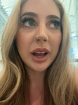 Amiraxevans online show from July 19, 2026, 6:22 am