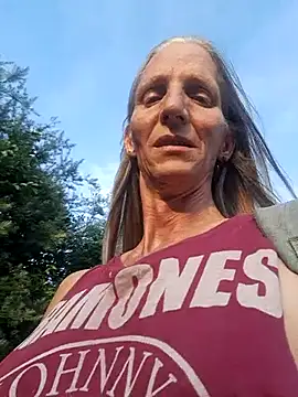 Snapshot of Cheryl_F chatting on July 7, 2026, 6:22 pm Cheryl F online show from July 7, 2026, 6:22 pm
