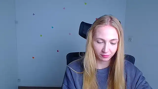 Emma Moonlightt online show from October 25, 2025, 11:42 am