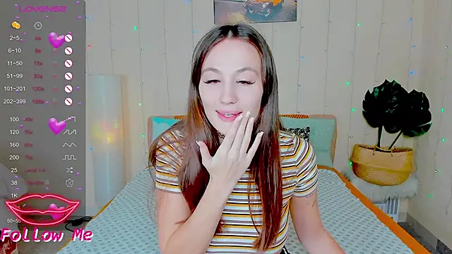 Snapshot of honeybuns_lizzy chatting on October 17, 2025, 1:20 am honeybuns lizzy online show from October 17, 2025, 1:20 am