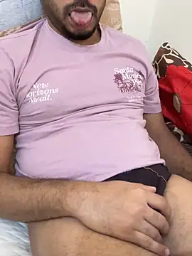 Handsome8677 online show from April 4, 2026, 7:04 am