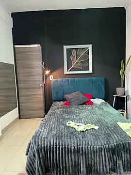 valentina herrrera online show from April 14, 2026, 4:12 pm