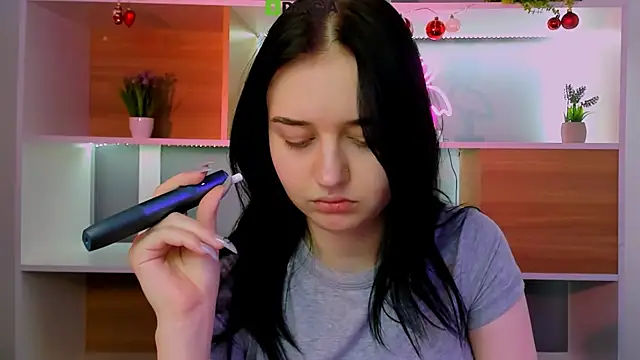 miki ti online show from January 7, 2026, 8:41 am