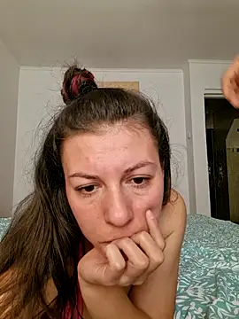 CrazyInTwo online show from October 23, 2025, 11:42 am