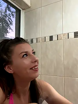 CrazyInTwo online show from October 29, 2025, 3:33 pm