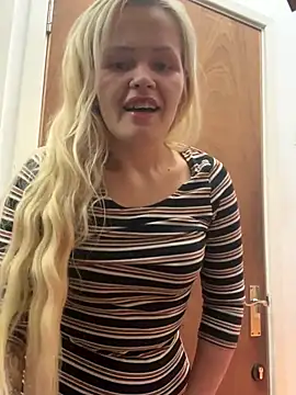Snapshot of CherryXOX- chatting on October 24, 2025, 10:47 am CherryXOX- online show from October 24, 2025, 10:47 am