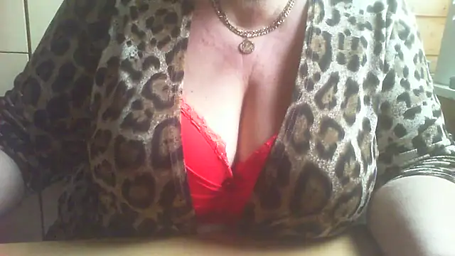 Snapshot of zaubermaeuschen66 chatting on February 6, 2026, 1:07 pm zaubermaeuschen66 online show from February 6, 2026, 1:07 pm
