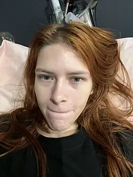 Snapshot of -bestie- chatting on October 19, 2025, 11:02 am -bestie- online show from October 19, 2025, 11:02 am