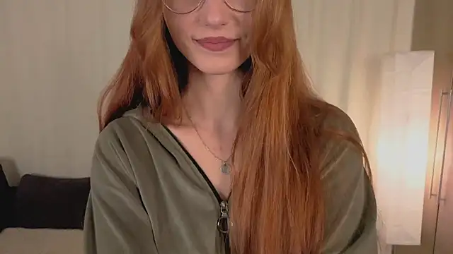 RachelColli online show from December 3, 2025, 1:43 pm