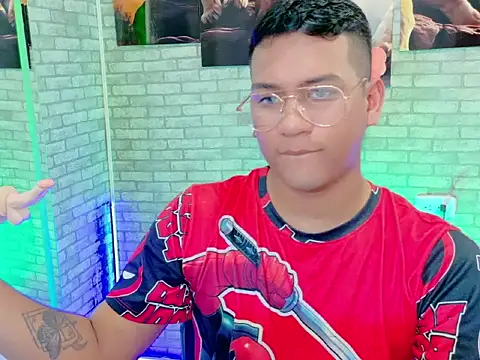 Snapshot of ThomasAxel chatting on November 7, 2025, 9:08 pm ThomasAxel online show from November 7, 2025, 9:08 pm