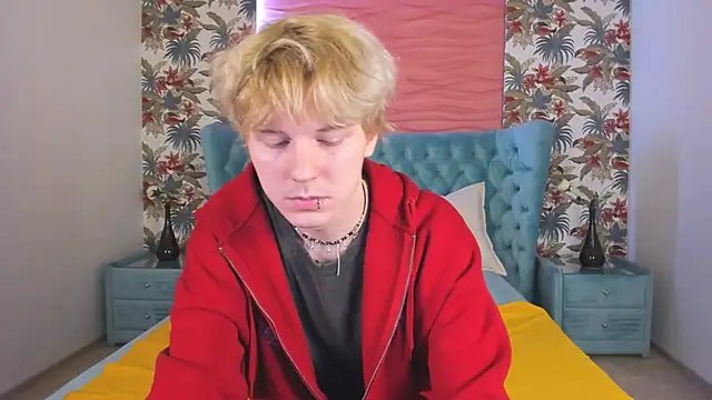 Snapshot of KevinMilky chatting on October 28, 2025, 2:49 pm KevinMilky online show from October 28, 2025, 2:49 pm