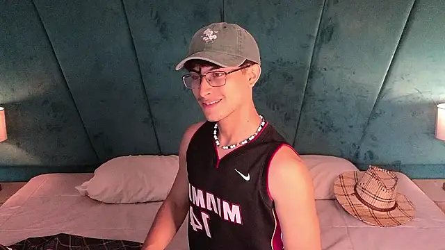 Aaron Eze online show from March 27, 2026, 9:16 pm