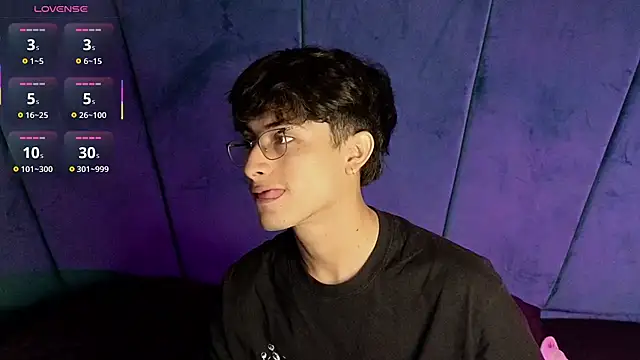 Aaron Eze online show from October 24, 2025, 10:20 pm