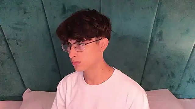 Aaron Eze online show from April 16, 2026, 1:23 pm