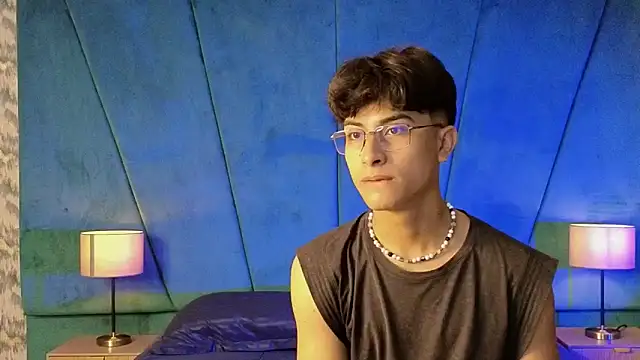 Aaron Eze online show from November 27, 2025, 9:15 pm