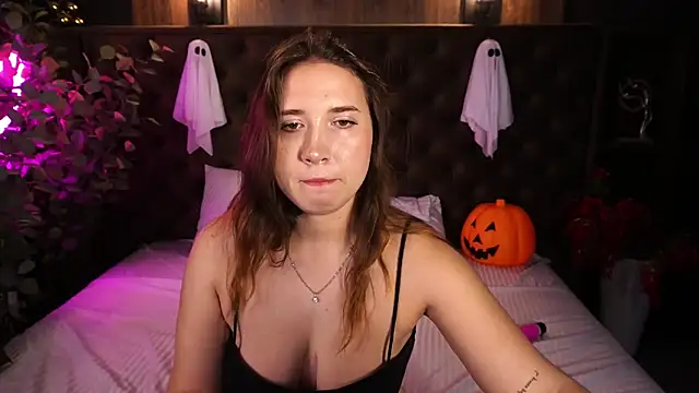 AmiraChase online show from October 31, 2025, 1:30 pm