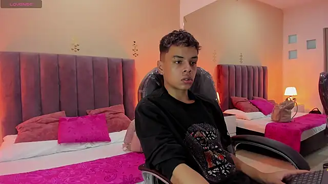 Xavier Fox    online show from February 22, 2026, 2:19 pm