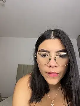 Julietalcl online show from March 22, 2026, 9:11 am