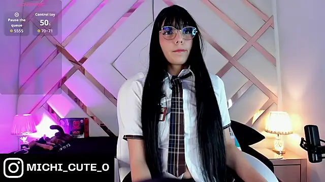 michelle cutee  online show from February 20, 2026, 8:00 pm