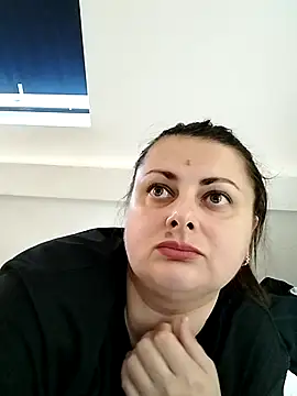 Snapshot of Geeni chatting on October 22, 2025, 3:44 pm Geeni online show from October 22, 2025, 3:44 pm