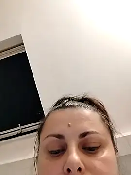 Snapshot of Geeni chatting on October 21, 2025, 8:41 pm Geeni online show from October 21, 2025, 8:41 pm