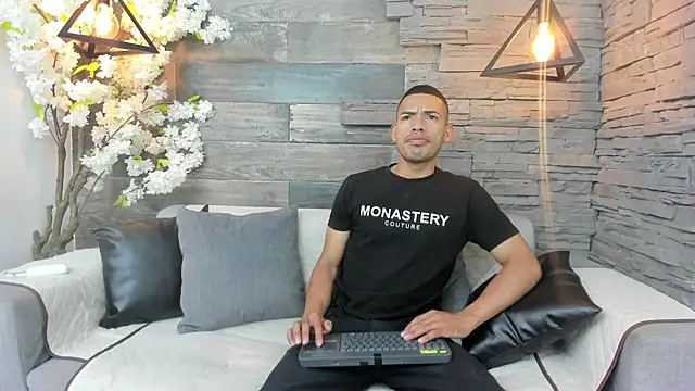 Snapshot of OwenPyerce chatting on October 25, 2025, 12:39 pm OwenPyerce online show from October 25, 2025, 12:39 pm