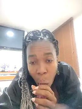 Snapshot of Britany_2-7 chatting on October 21, 2025, 2:22 am Britany 2-7 online show from October 21, 2025, 2:22 am