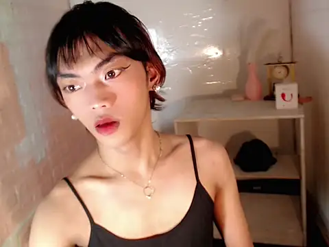 HaileyPresly online show from April 13, 2026, 6:56 pm