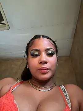 Snapshot of Keezylongway chatting on October 27, 2025, 6:53 pm Keezylongway online show from October 27, 2025, 6:53 pm