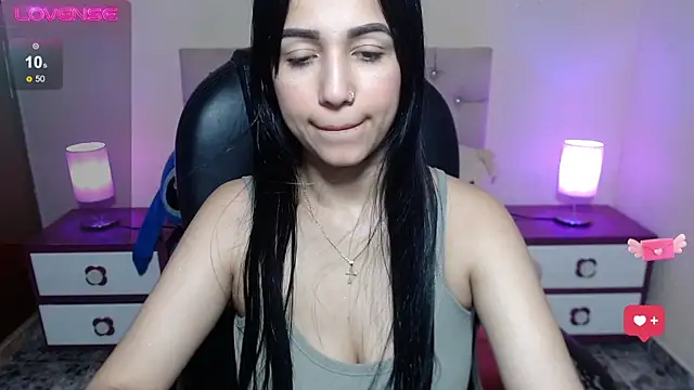 gabyy cute  online show from December 2, 2025, 9:27 pm