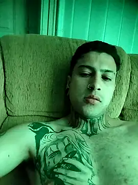 Snapshot of Links013 chatting on October 17, 2025, 3:43 am Links013 online show from October 17, 2025, 3:43 am