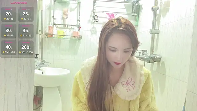 Momo-999 online show from October 25, 2025, 2:50 pm