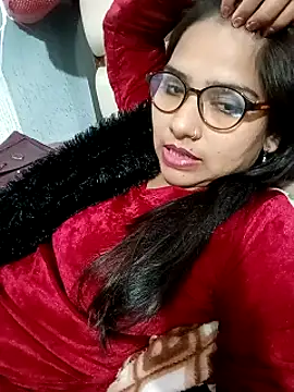 Vanshika1432 online show from November 19, 2025, 7:36 pm