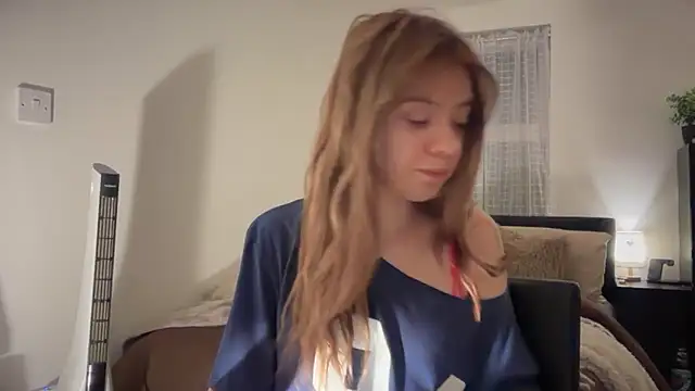 YasmineLace online show from January 6, 2026, 4:55 pm