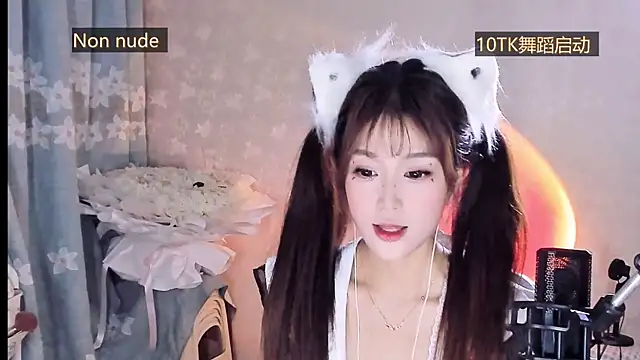 Snapshot of Yiy-520 chatting on October 30, 2025, 1:31 pm Yiy-520 online show from October 30, 2025, 1:31 pm