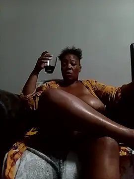 Snapshot of boobsqueenxo chatting on February 17, 2026, 9:12 pm boobsqueenxo online show from February 17, 2026, 9:12 pm