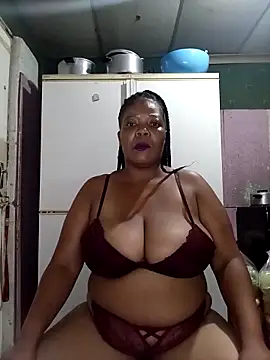 boobsqueenxo online show from November 26, 2025, 6:19 pm