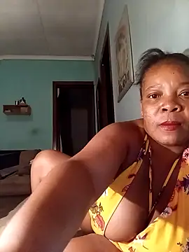 Snapshot of boobsqueenxo chatting on February 5, 2026, 6:04 pm boobsqueenxo online show from February 5, 2026, 6:04 pm