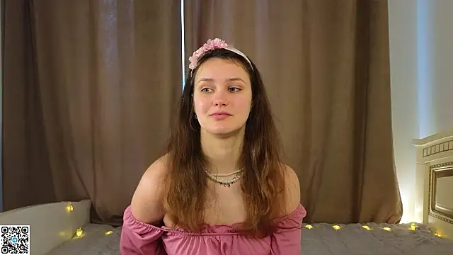 Snapshot of FoxFever chatting on February 27, 2026, 5:18 am FoxFever online show from February 27, 2026, 5:18 am