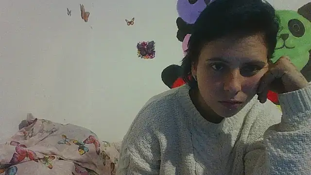 Marynelaelena online show from November 11, 2025, 8:53 am