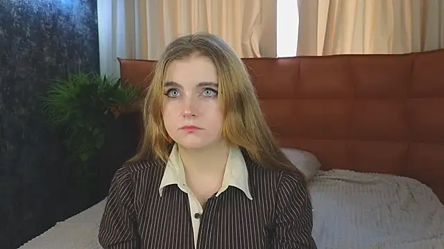 NightSaffron online show from November 26, 2025, 6:46 am