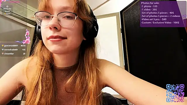 Snapshot of JuneCooper chatting on November 17, 2025, 11:03 am JuneCooper online show from November 17, 2025, 11:03 am