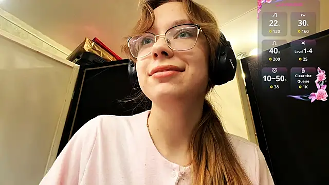 Snapshot of JuneCooper chatting on November 12, 2025, 3:05 pm JuneCooper online show from November 12, 2025, 3:05 pm