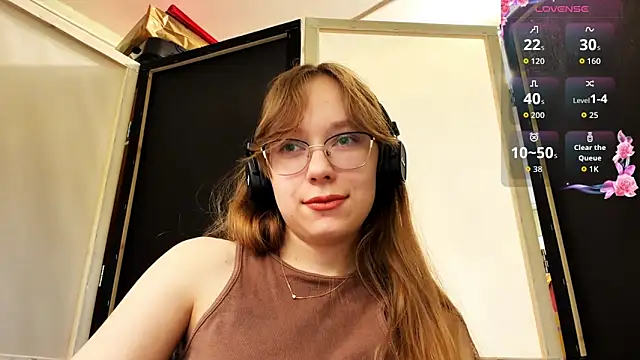 Snapshot of JuneCooper chatting on November 14, 2025, 10:08 am JuneCooper online show from November 14, 2025, 10:08 am