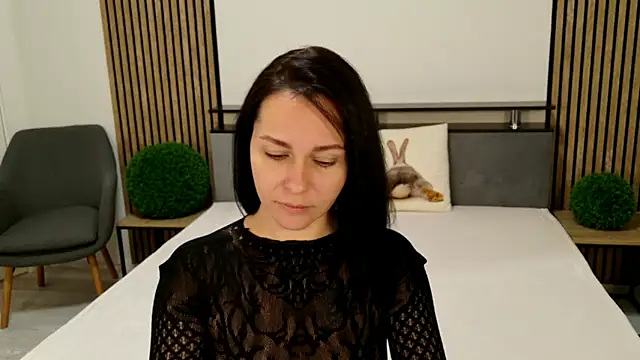 DitaNoir online show from November 10, 2025, 7:02 am