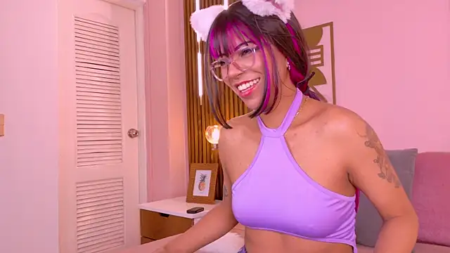 Snapshot of Foxxie_Rosie chatting on October 23, 2025, 8:40 pm Foxxie Rosie online show from October 23, 2025, 8:40 pm