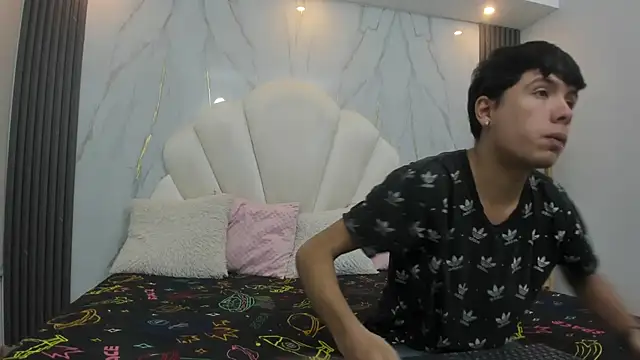 hoot booys  online show from November 28, 2025, 7:47 pm