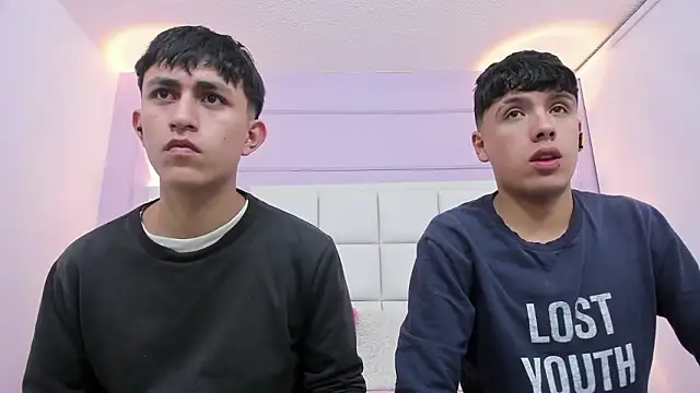 hoot booys  online show from February 13, 2026, 8:09 pm