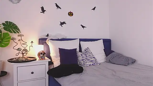 Snapshot of carolineliora chatting on October 28, 2025, 10:25 am carolineliora online show from October 28, 2025, 10:25 am