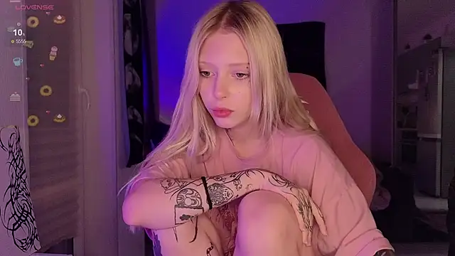 Snapshot of eliza_saddcat chatting on October 27, 2025, 4:30 pm eliza saddcat online show from October 27, 2025, 4:30 pm